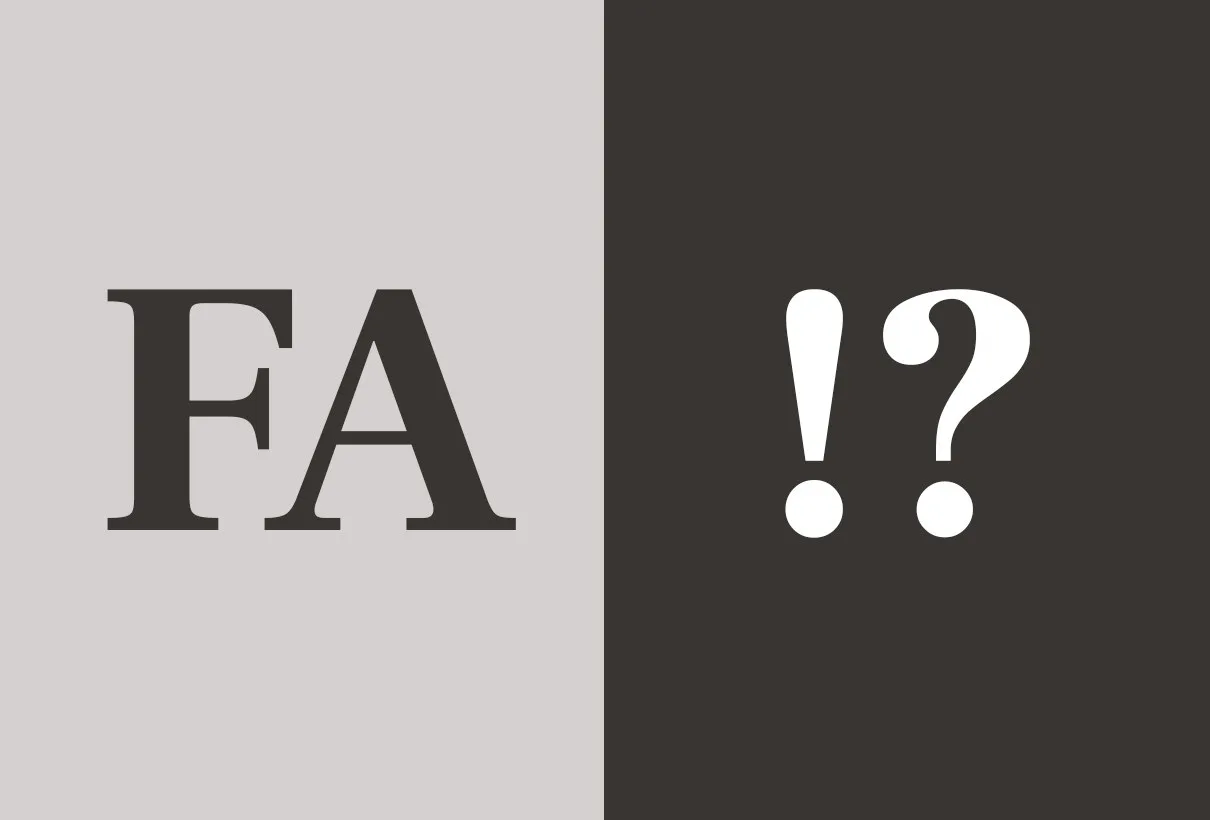 Typografiprov: bokstäverna ”FA” i mörkt på ljusgrått och ”!?” i vitt på mörk botten