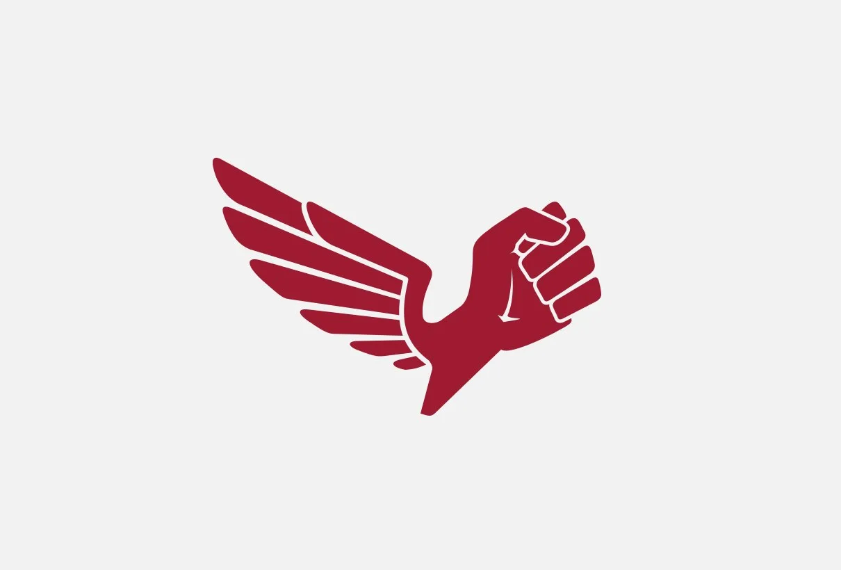 Grips symbol, en knuten näve med vingar, i rött på ljusgrå botten