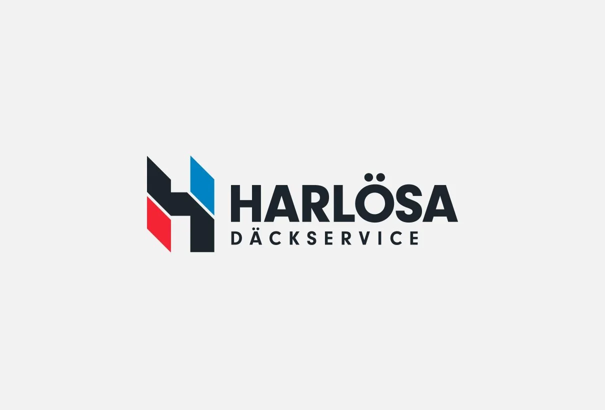 Harlösa Däckservice logotyp, ett H av blå, röda och svarta fält och texten ”Harlösa Däckservice”