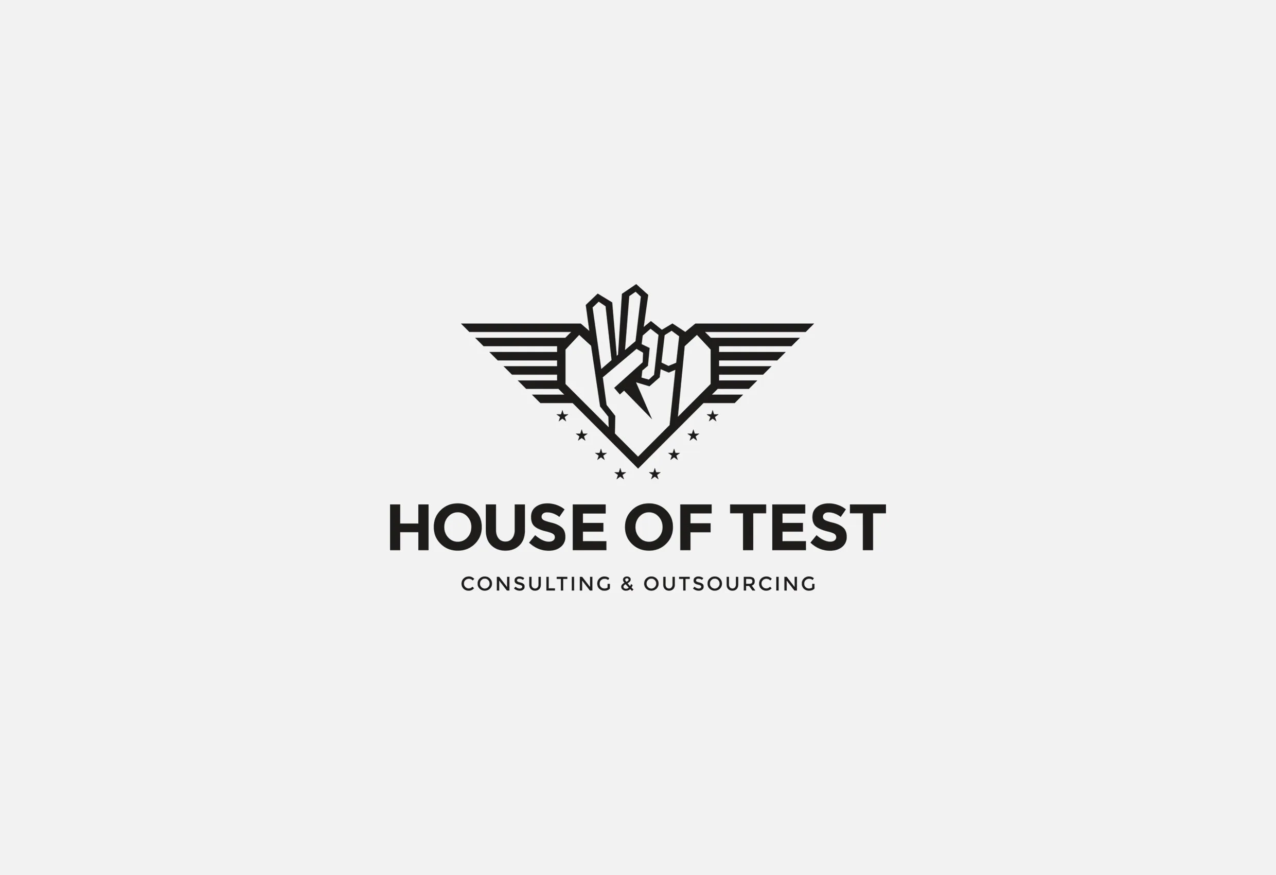House of Tests logotyp: en hand med peace-tecken och vingar över texten ”House of Test”