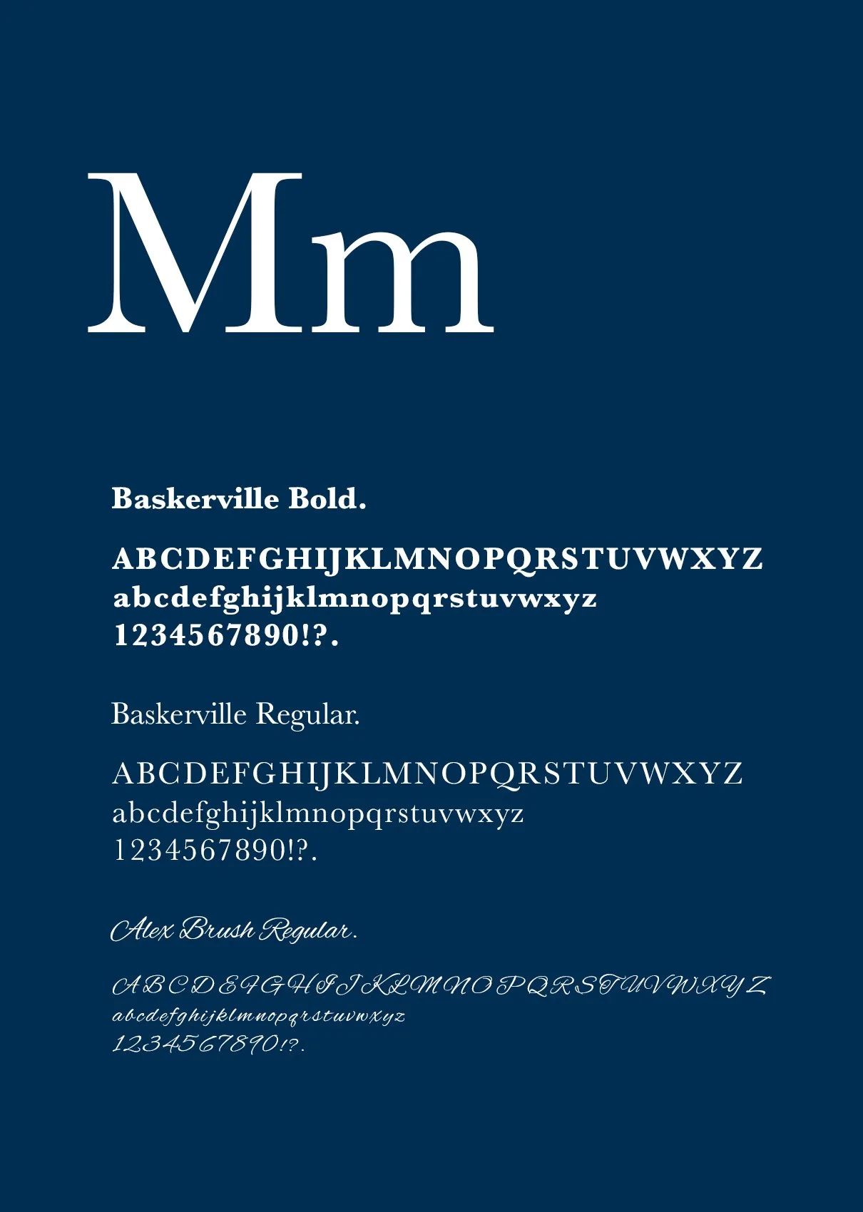 Typografiprov: bokstäverna ”Mm” och alfabet i serif på mörkblå botten