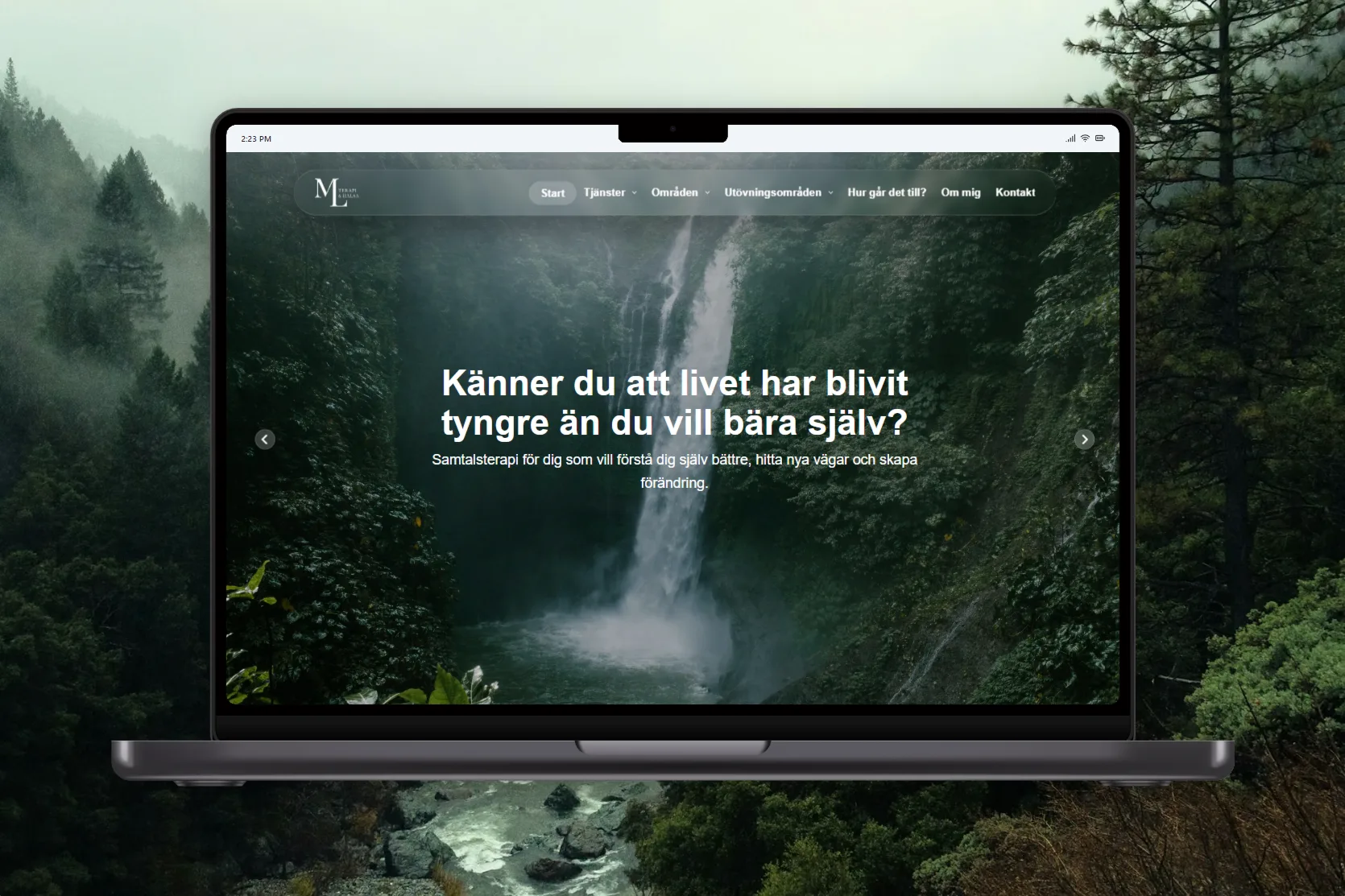 Startsidan på en bärbar dator: ett vattenfall i grön skog under rubriken ”Känner du att livet har blivit tyngre än du vill bära själv?”