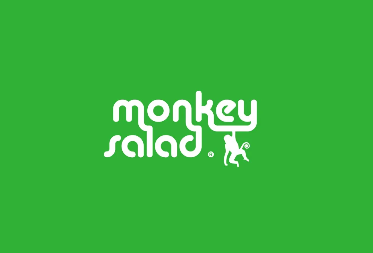 Monkey Salads logotyp i vitt på grön botten