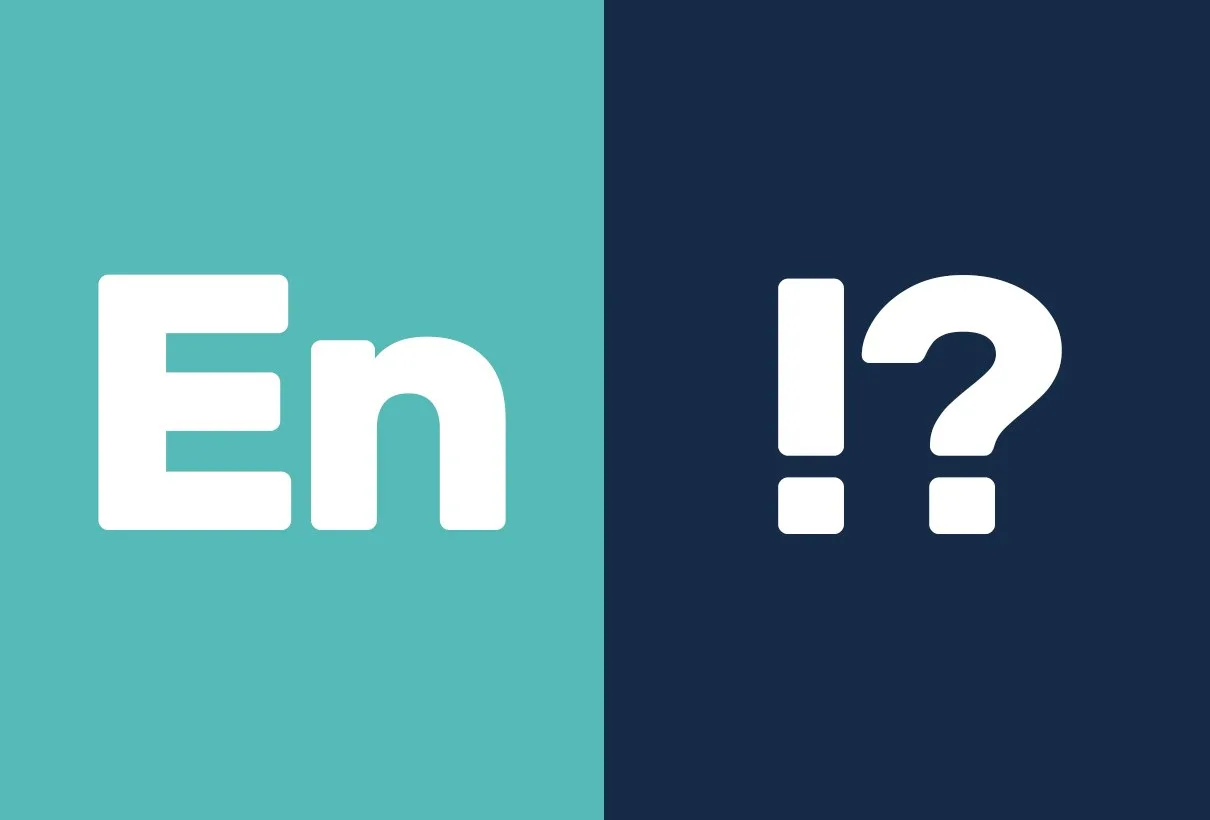 Typografiprov: bokstäverna ”En” i vitt på turkos och ”!?” i vitt på mörkblått